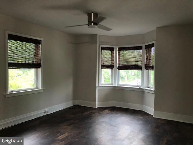 920 Collings Ave - Photo 2 of 21
