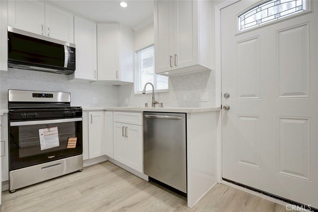 15115 Covello St - Photo 7 of 22