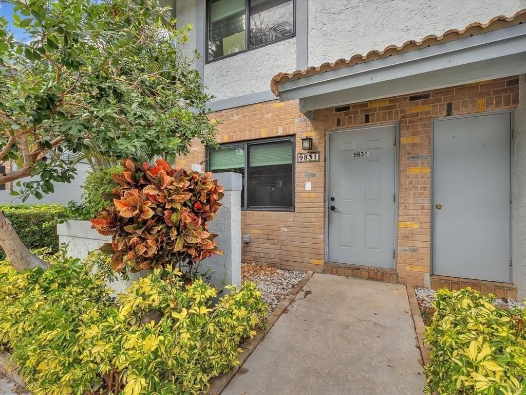 9831 Riverside Dr - Photo 2 of 27