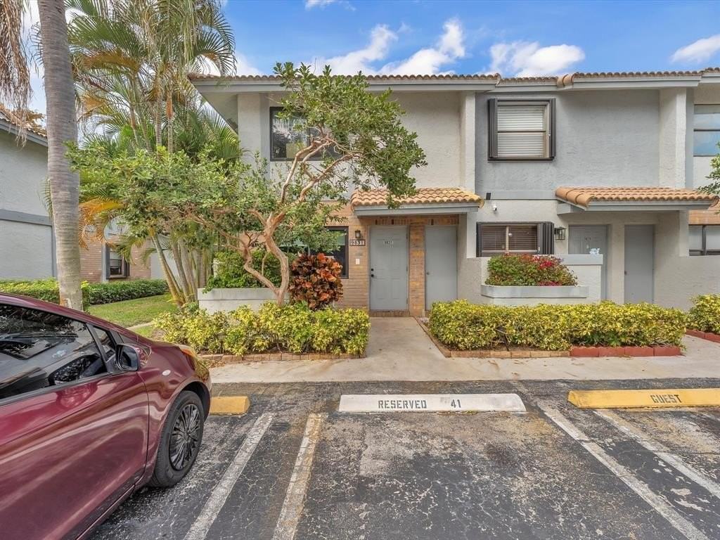 9831 Riverside Dr - Photo 3 of 27