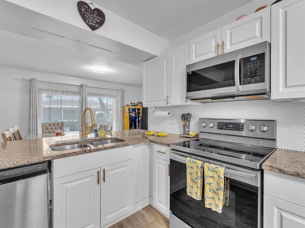 9831 Riverside Dr - Photo 4 of 27