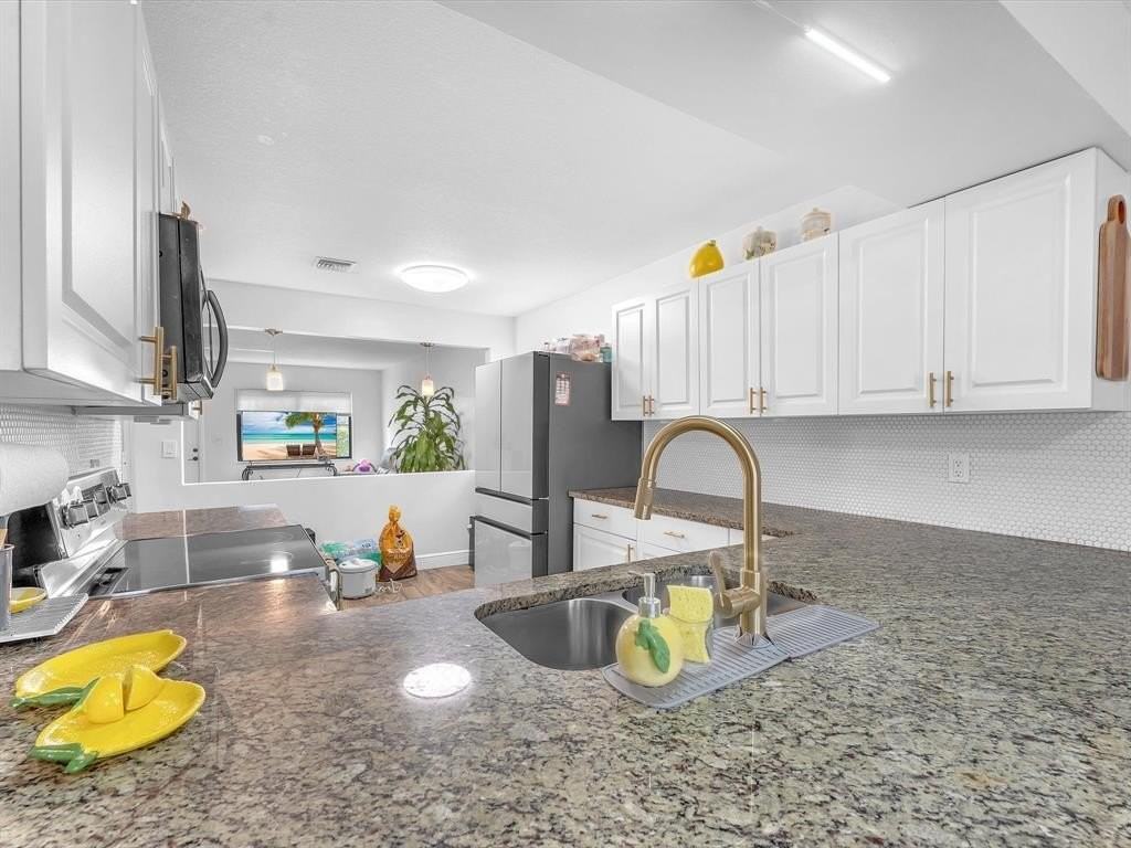 9831 Riverside Dr - Photo 5 of 27