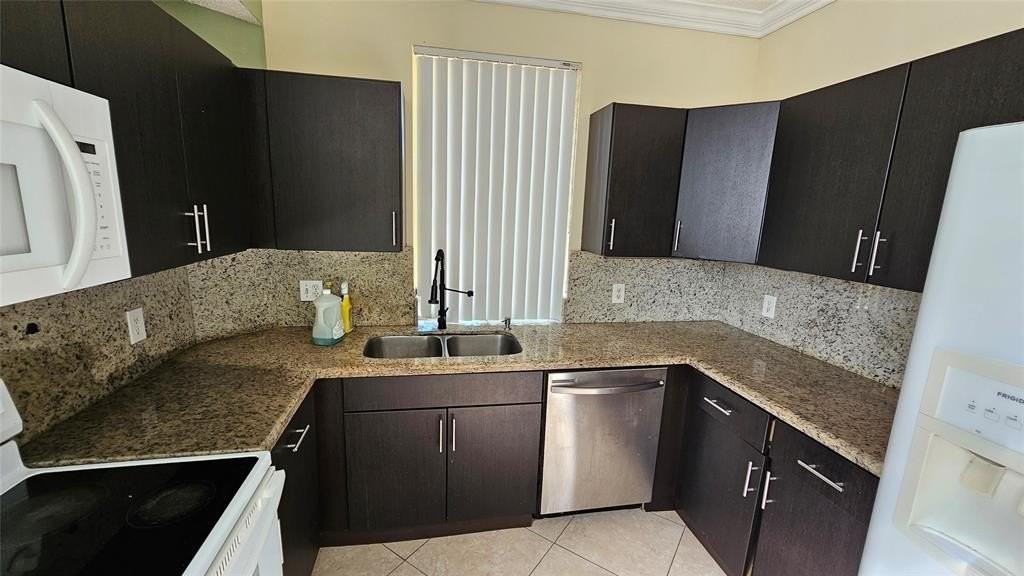 6960 Sw 39th St #E101 - Photo 4 of 15