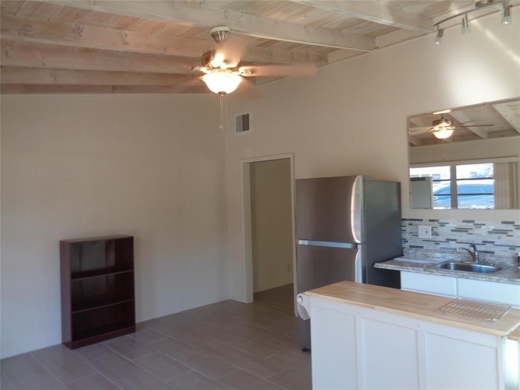 209 Nw 23rd St #1 - Photo 3 of 12