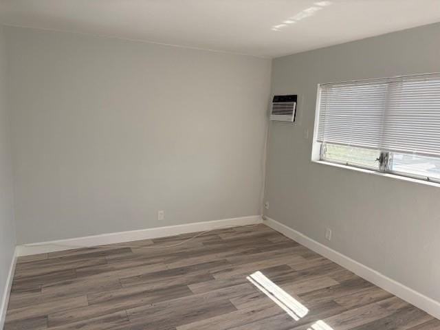 2738 Ne 32nd St #4 - Photo 6 of 8