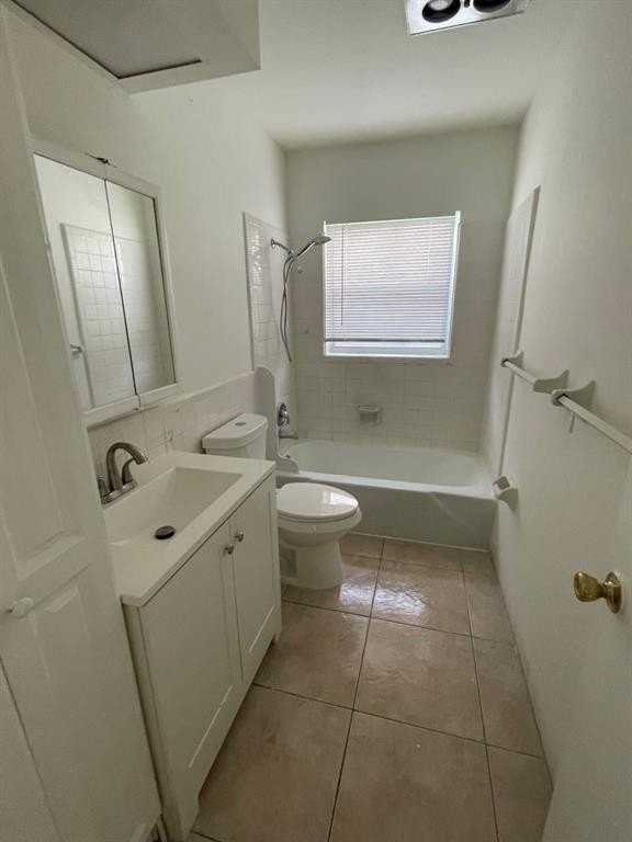 2753 Ne 32nd St - Photo 4 of 5