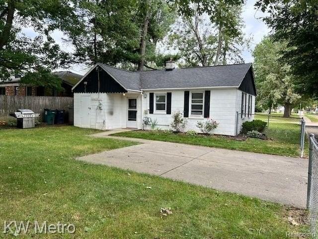 624 Montrose Ave - Photo 3 of 12