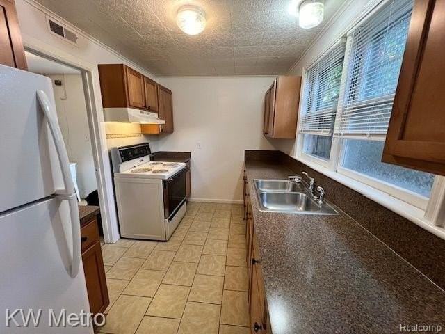 624 Montrose Ave - Photo 4 of 12