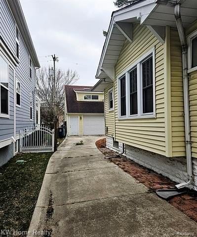 1208 Emmons Ave - Photo 3 of 28