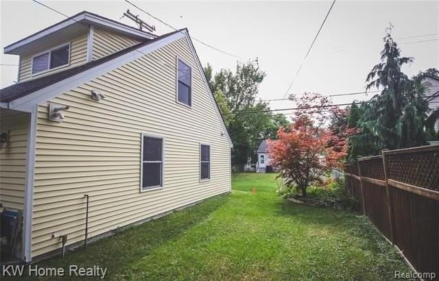 1208 Emmons Ave - Photo 4 of 28