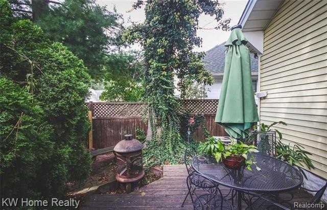 1208 Emmons Ave - Photo 5 of 28