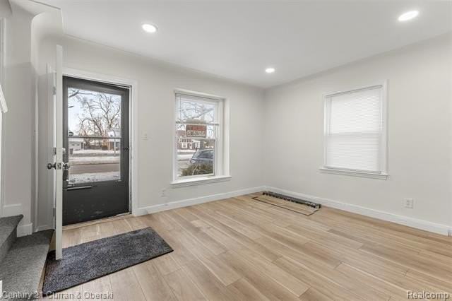 18235 Outer Dr - Photo 3 of 18