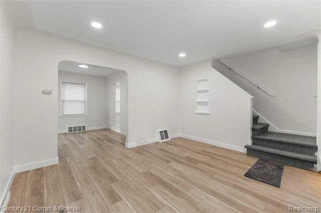 18235 Outer Dr - Photo 4 of 18