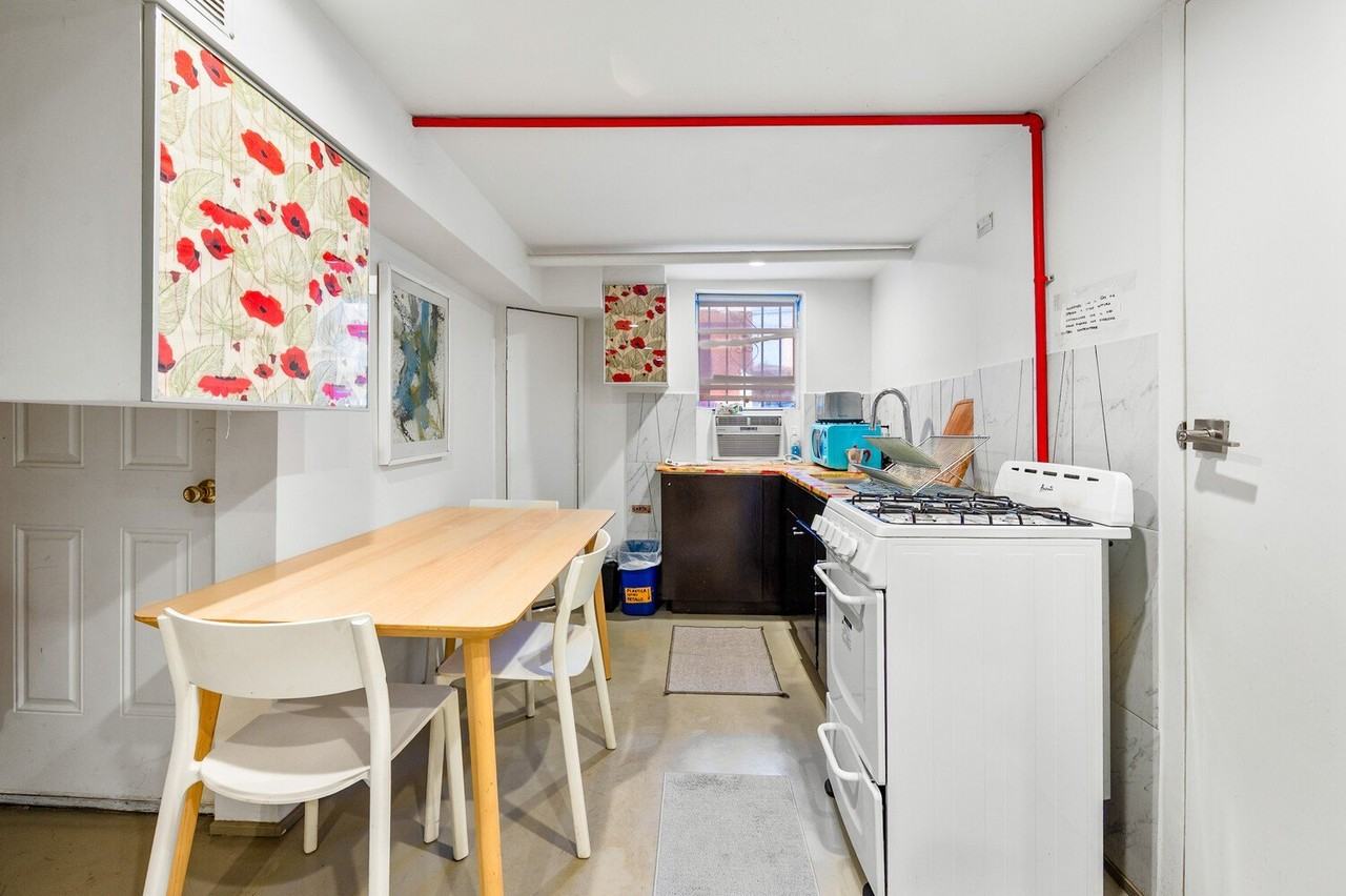 1116 Brooklyn Ave #1 - Photo 5 of 11