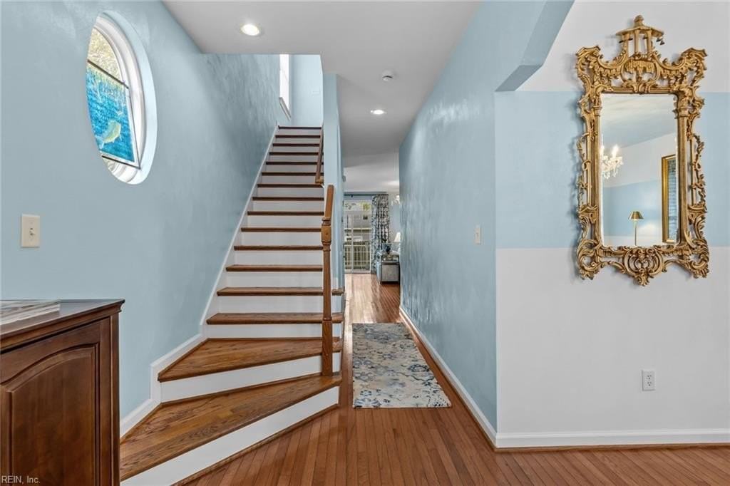 1405 Longwood Dr - Photo 2 of 32