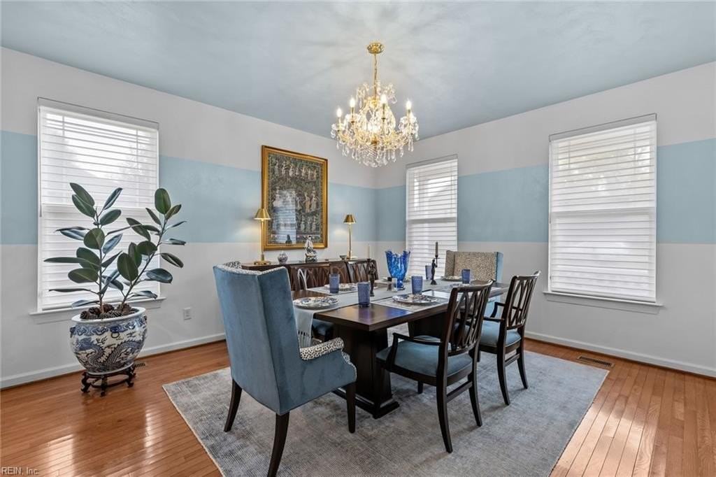 1405 Longwood Dr - Photo 3 of 32