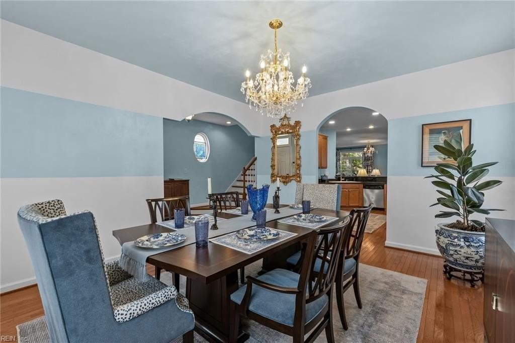 1405 Longwood Dr - Photo 4 of 32