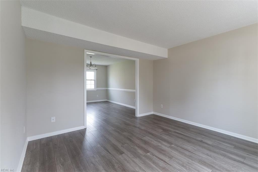 860 Carew Rd - Photo 5 of 46