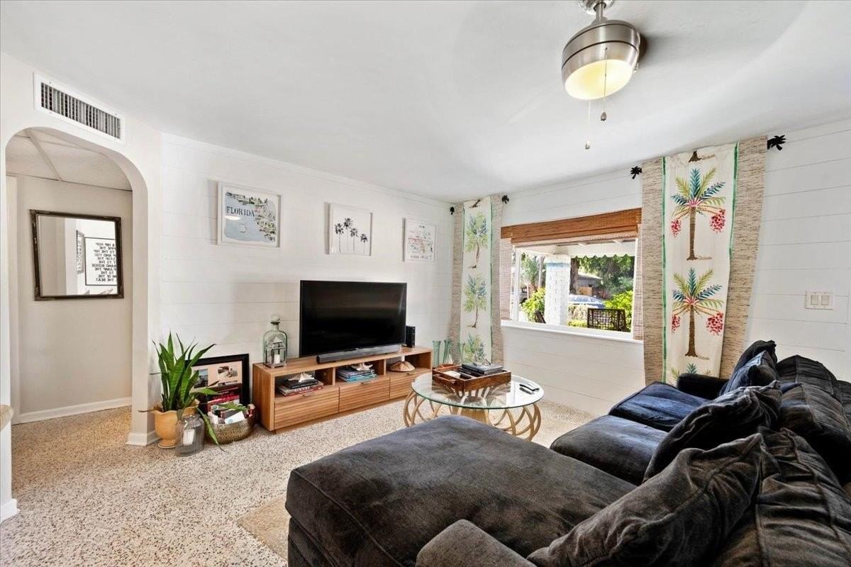 200 E 28th St - Photo 4 of 22