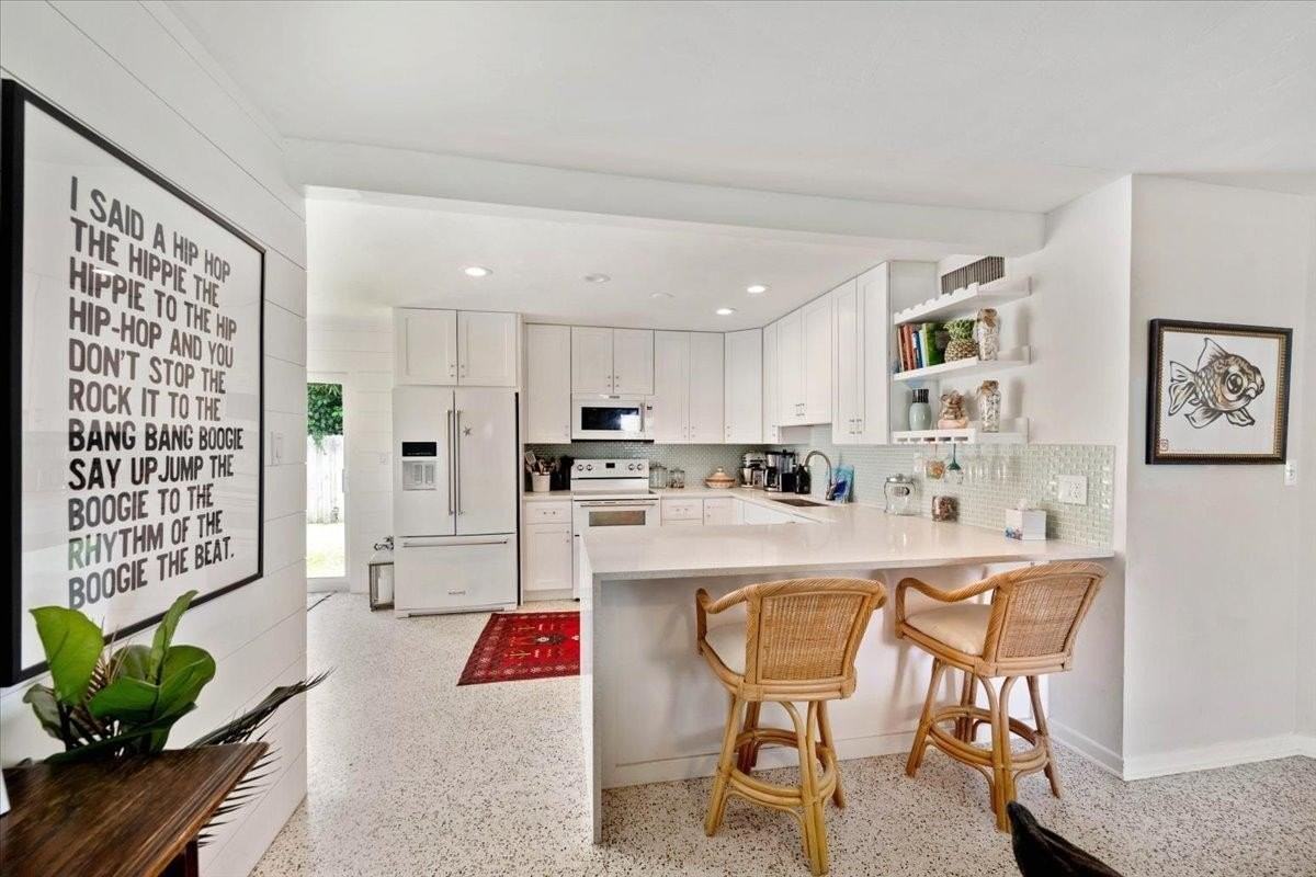 200 E 28th St - Photo 6 of 22