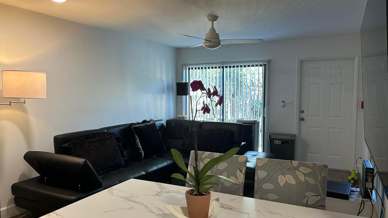 616 Executive Center Dr #5201 - Photo 2 of 6