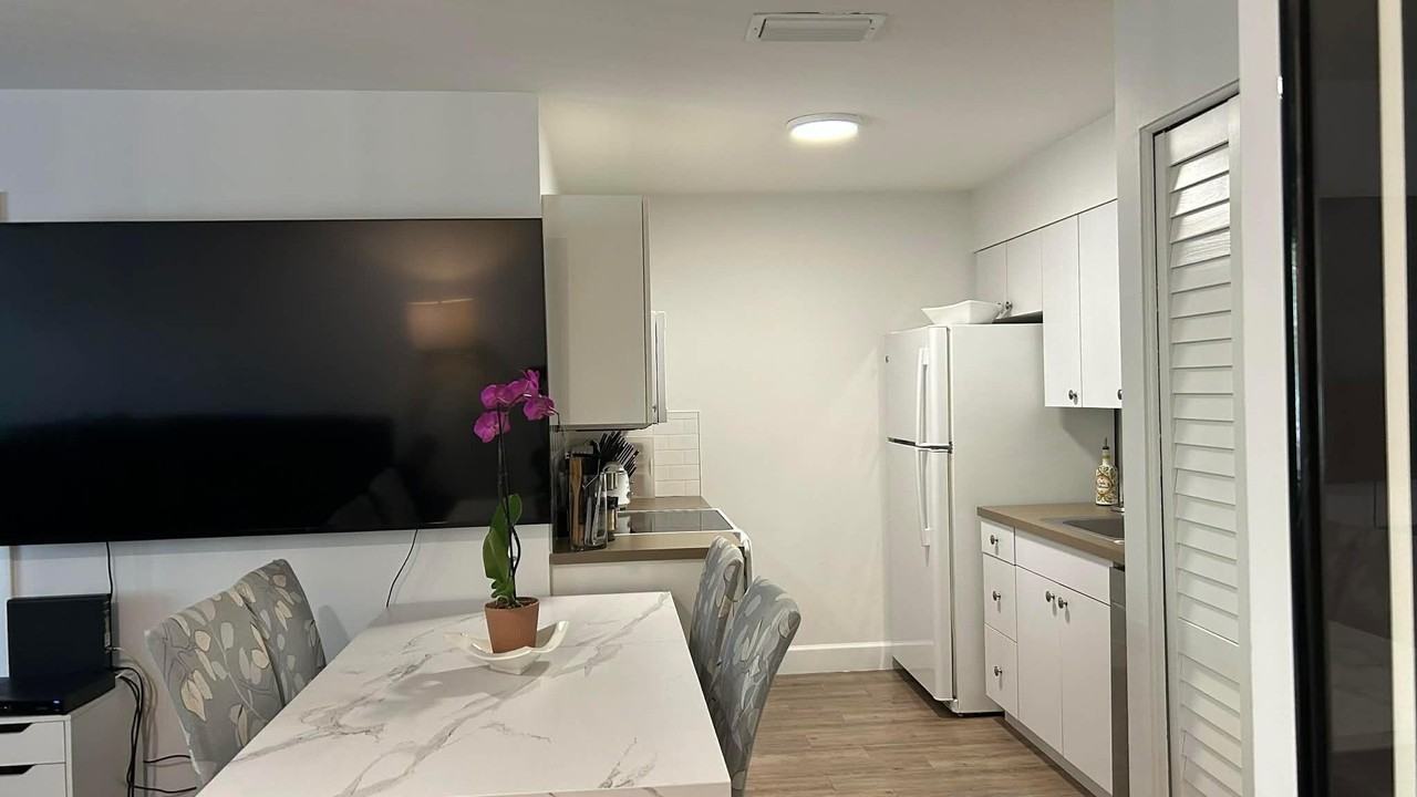 616 Executive Center Dr #5201 - Photo 5 of 6