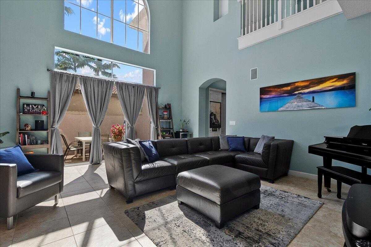 82 Stoney Dr - Photo 4 of 46