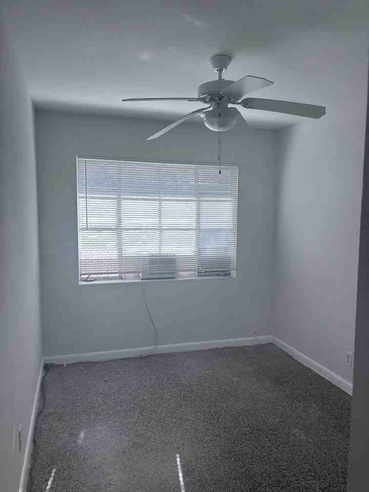 715 S J St - Photo 2 of 5