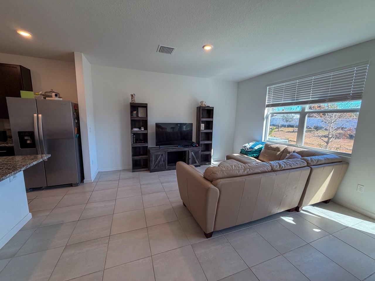 676 Salisbury Cir - Photo 4 of 22