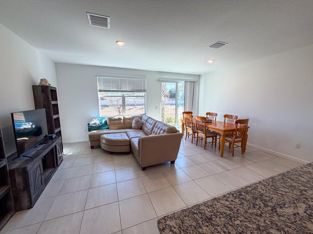 676 Salisbury Cir - Photo 5 of 22