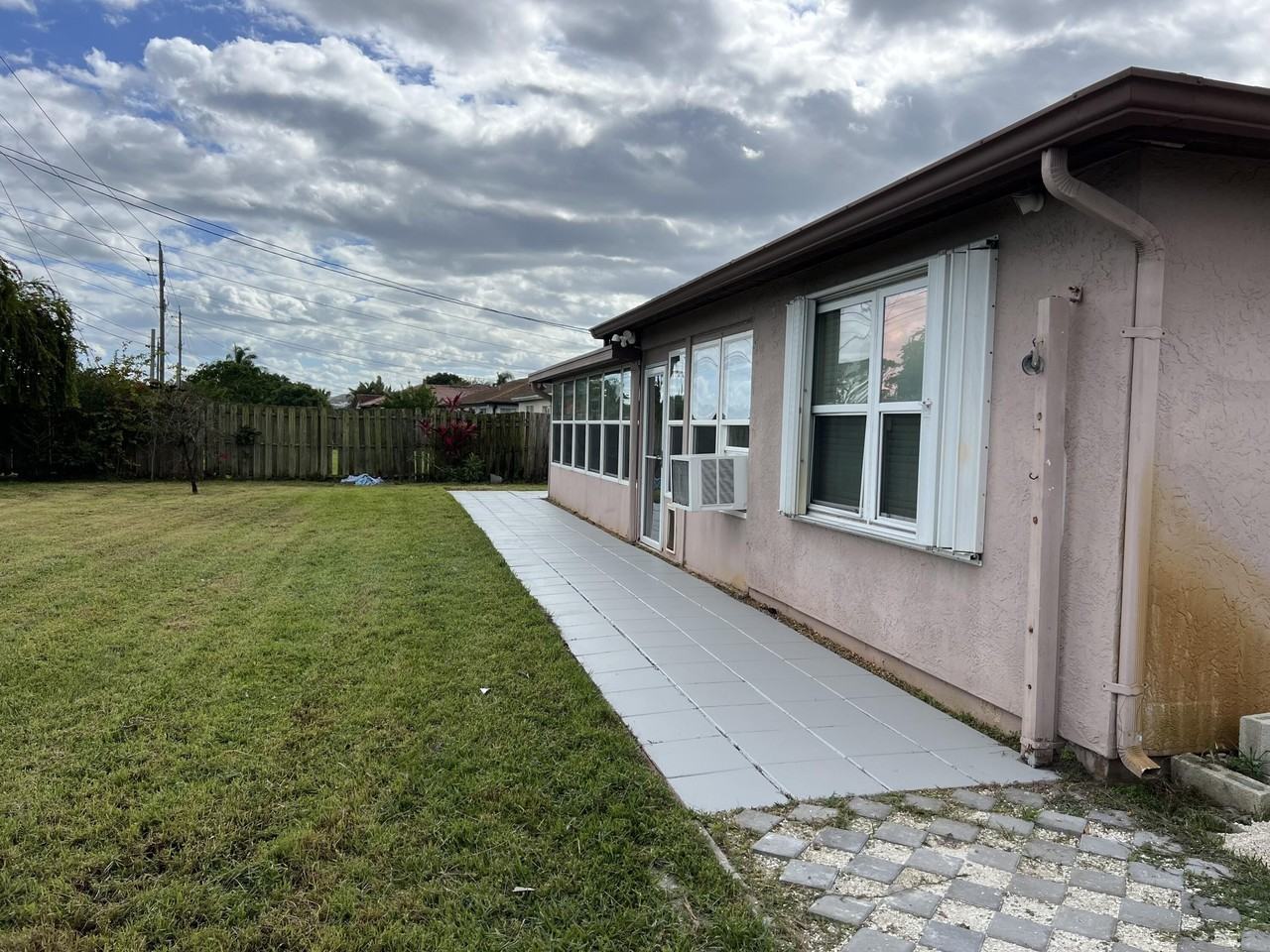 1561 Se Appamattox Ter - Photo 6 of 34