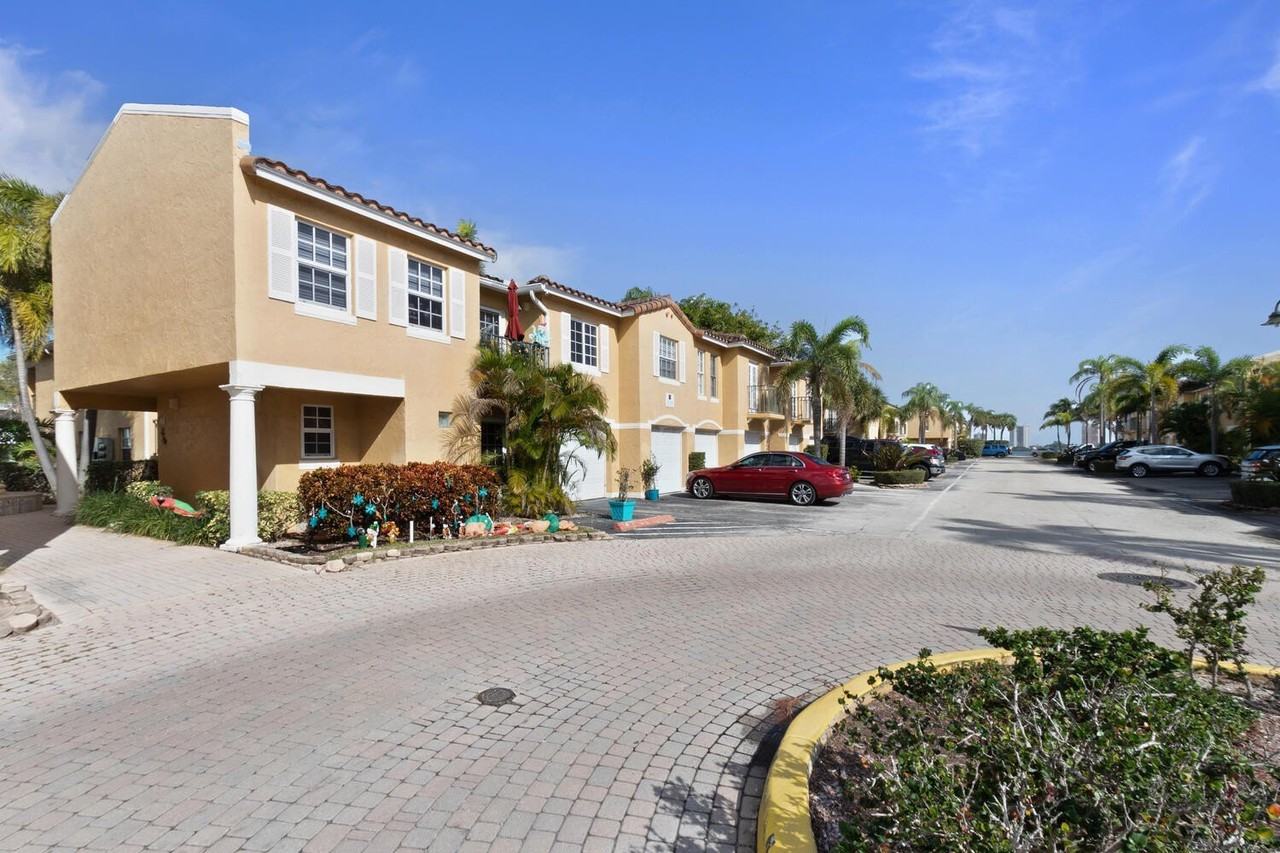 1135 Lake Shore Dr #206 - Photo 4 of 42