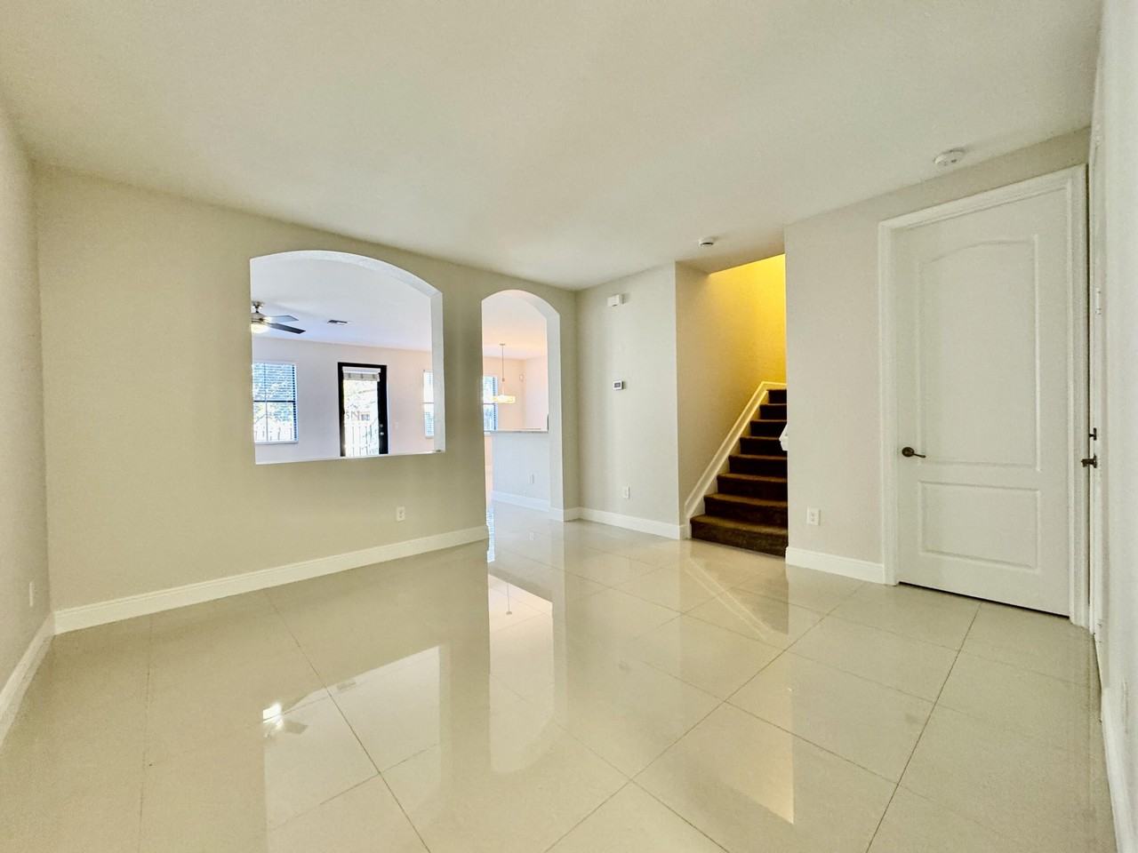 9623 Town Parc Cir S - Photo 4 of 32