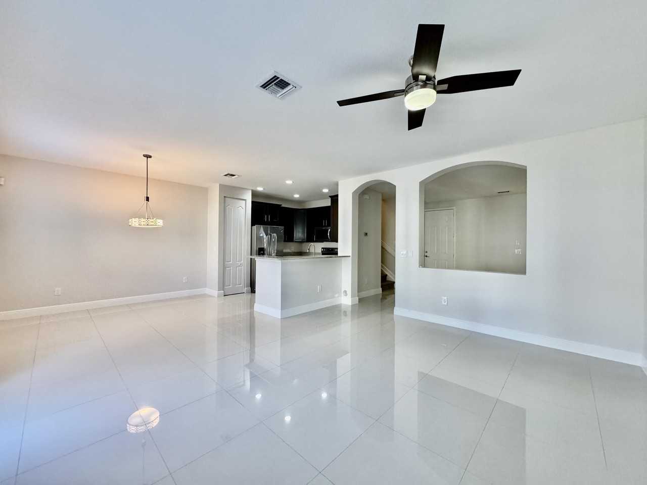 9623 Town Parc Cir S - Photo 6 of 32