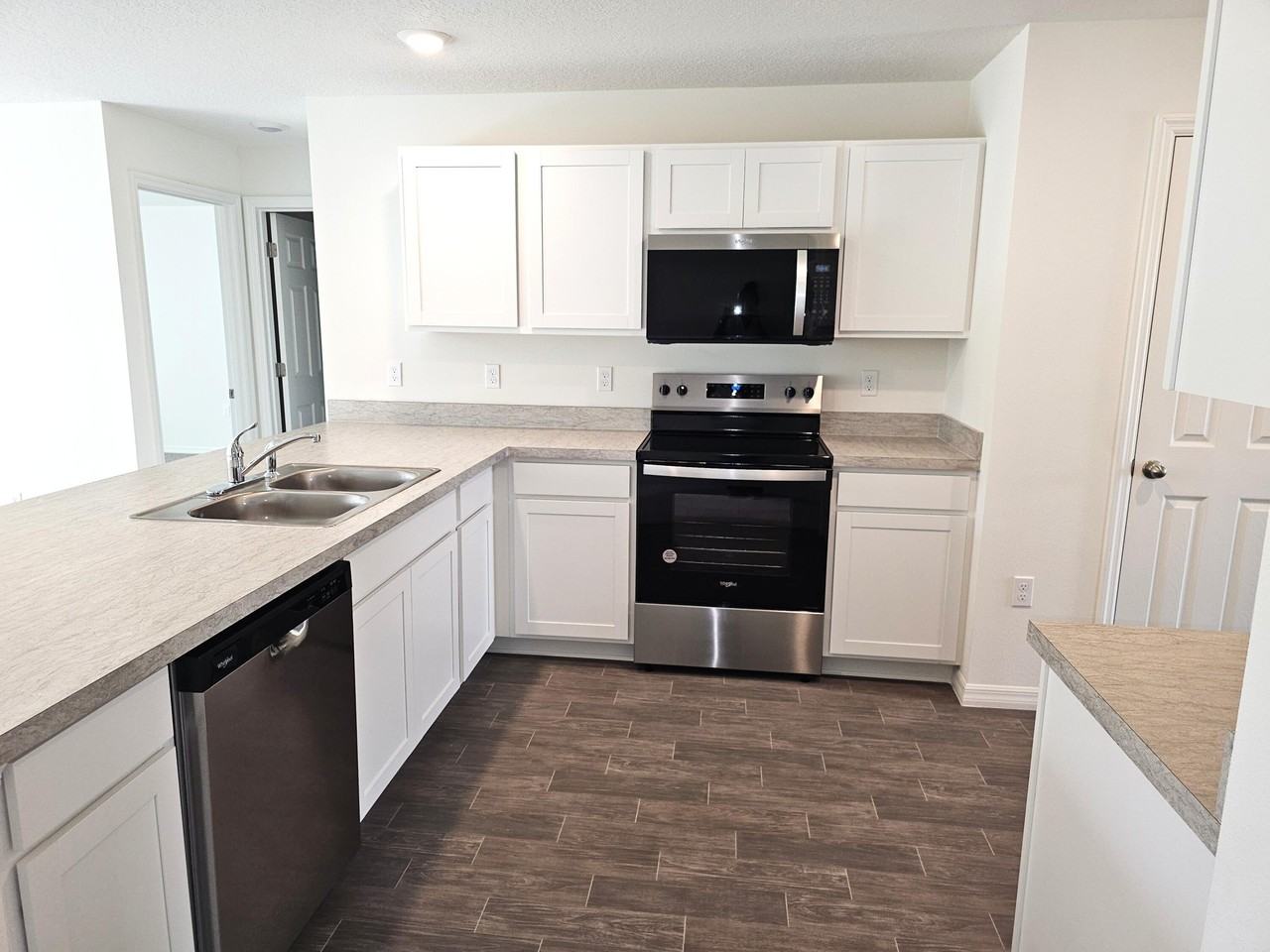 3681 Sw Haines St - Photo 5 of 20