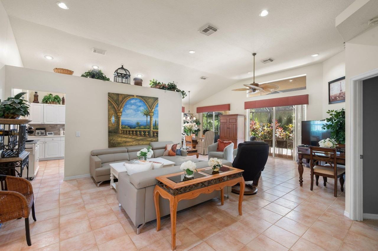 7154 Hawks View Trl - Photo 4 of 25