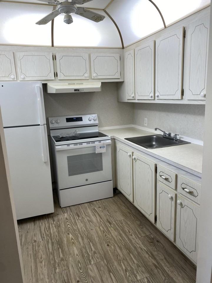 Fanshaw Dr #429 - Photo 2 of 19