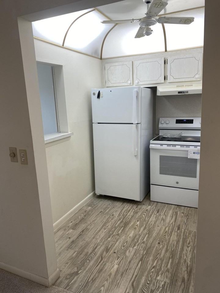 Fanshaw Dr #429 - Photo 3 of 19