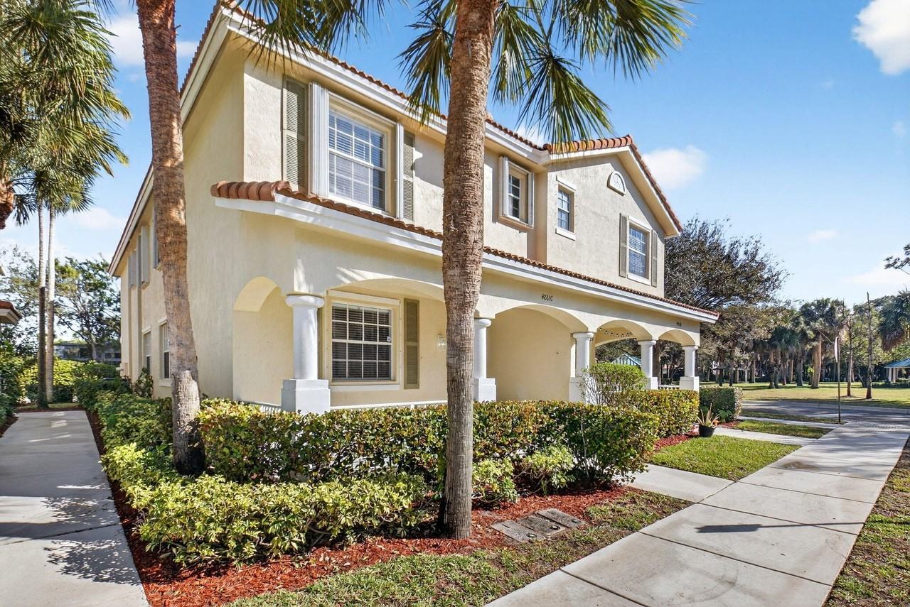 4801 N Wickham Cir #C - Photo 2 of 50