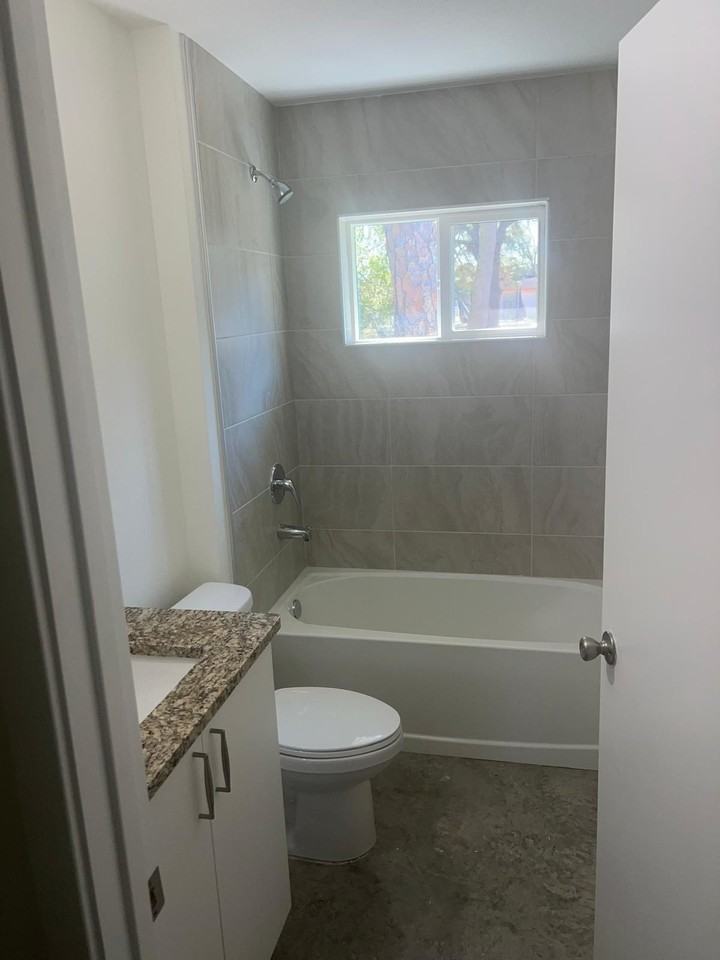 2703 Avenue G #AB - Photo 6 of 17