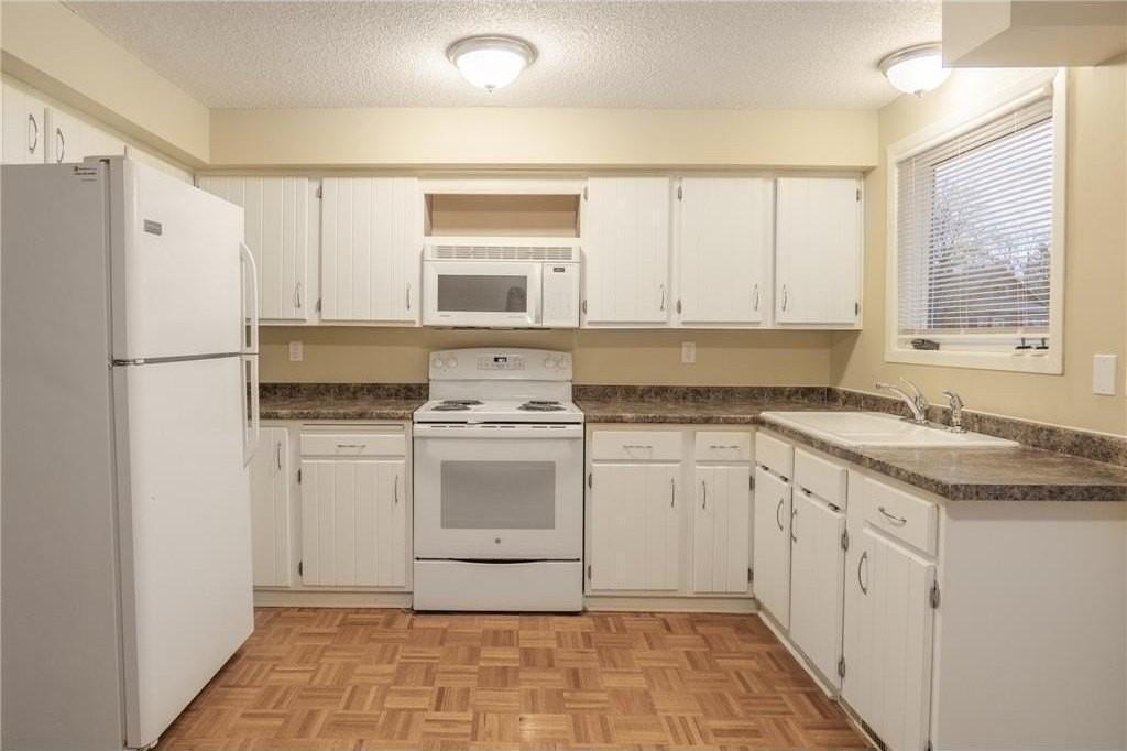 38 Winona St W - Photo 5 of 18