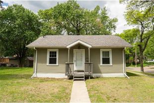 3555 Queen Ave N - Photo 1 of 1