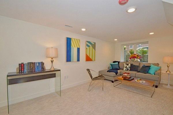 140 Banks St #140 - Photo 3 of 6