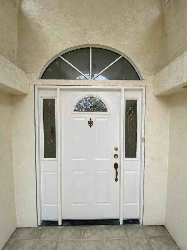 9516 Larrabee Ave - Photo 4 of 33