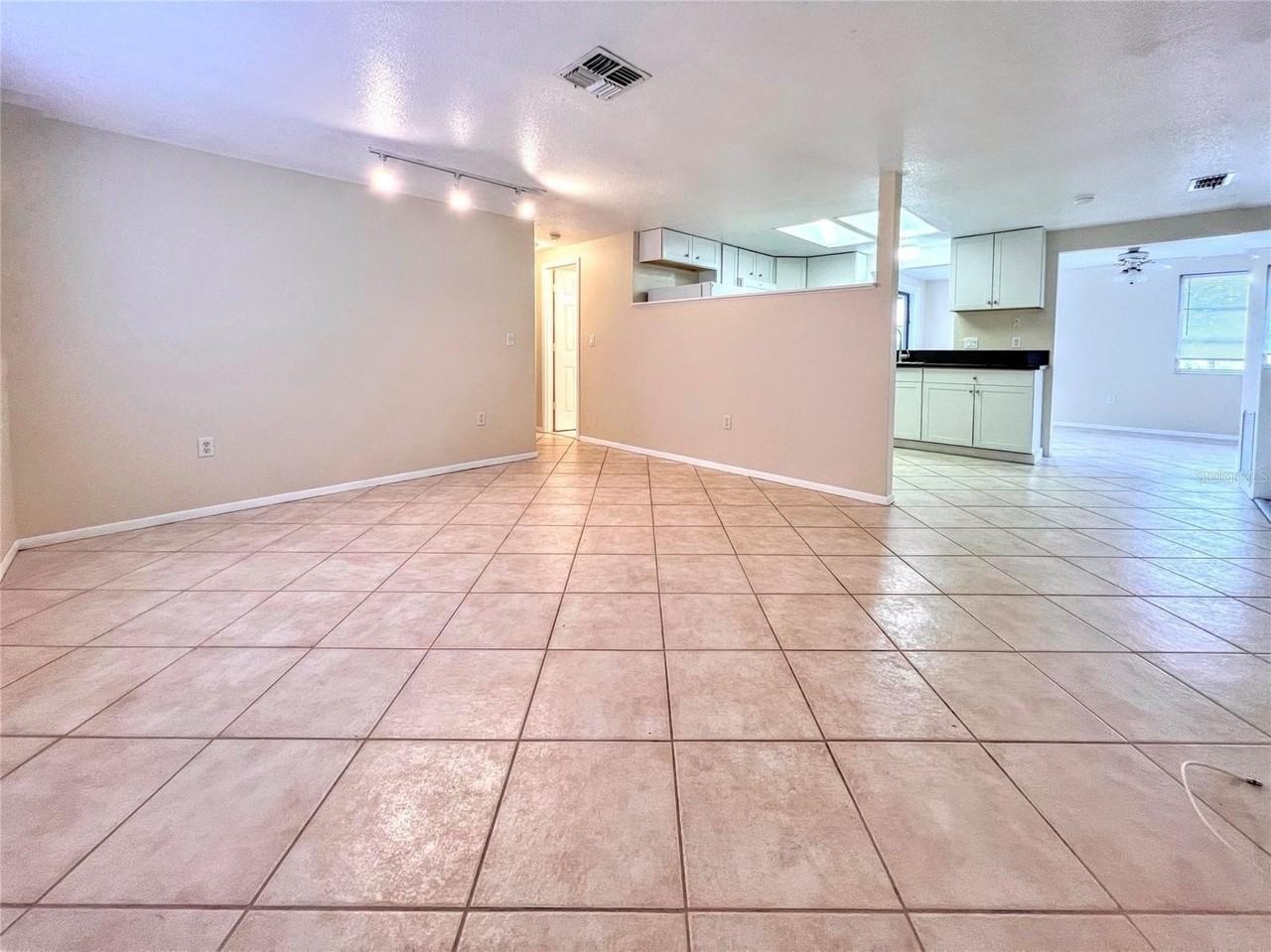 71 Stanford Rd - Photo 3 of 11