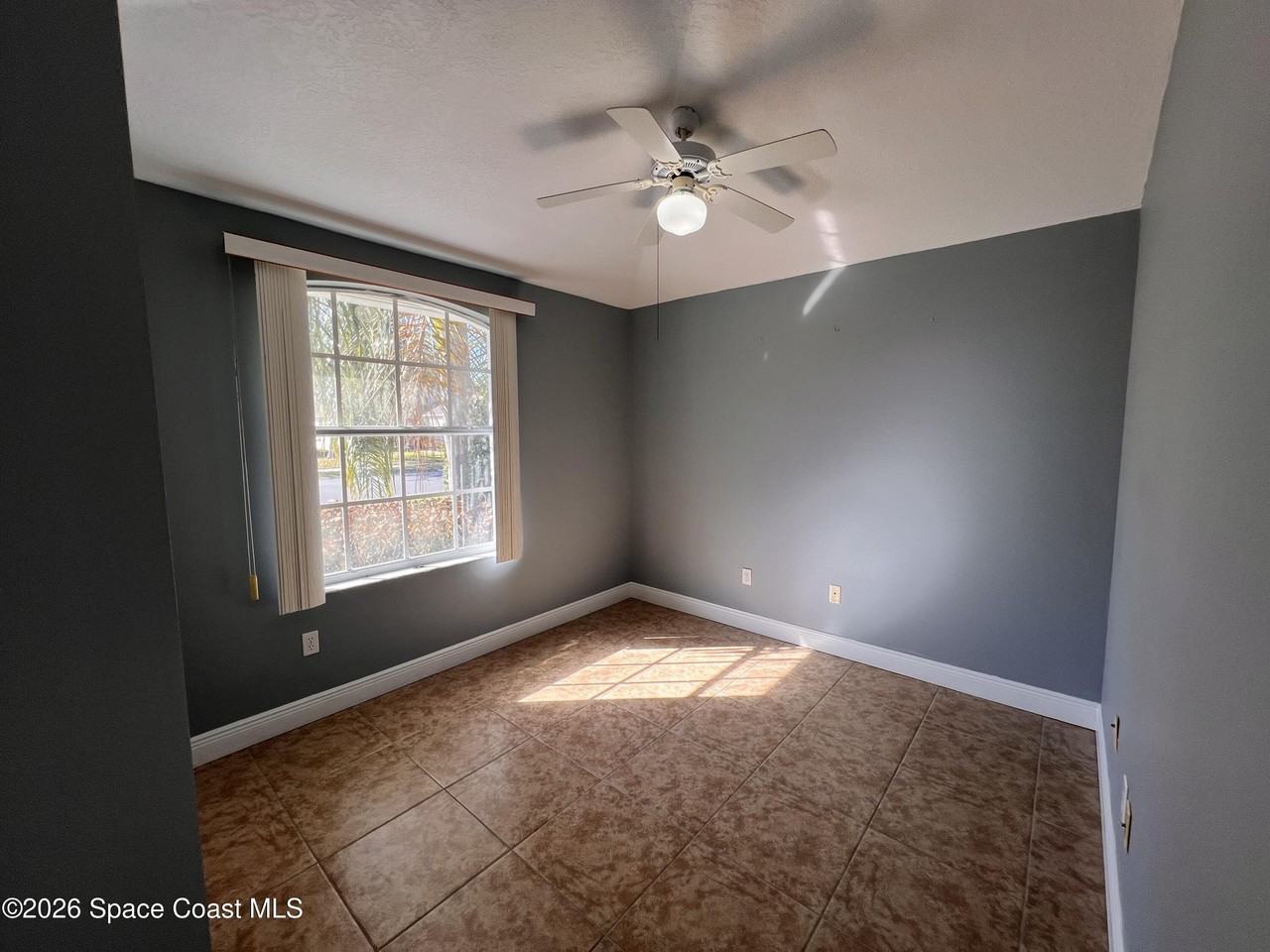 2565 Ventura Cir - Photo 4 of 23