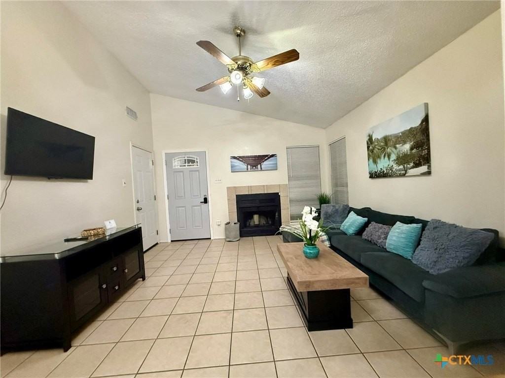 907 Haynes Dr - Photo 3 of 36