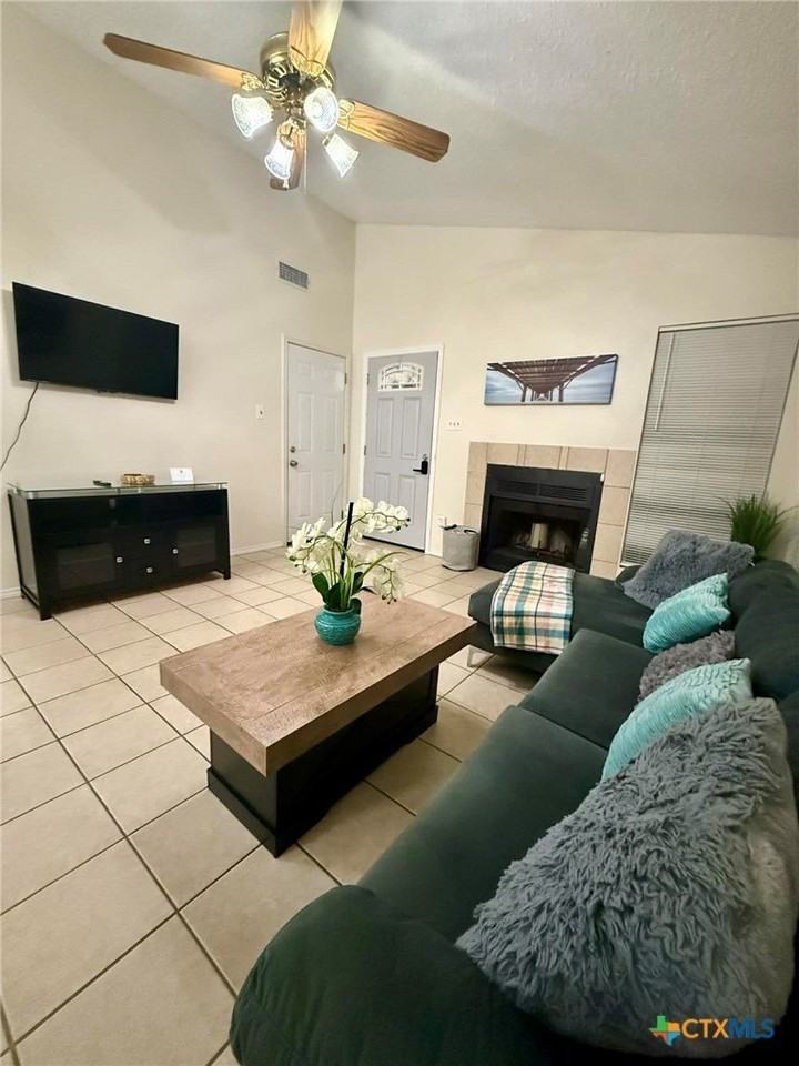 907 Haynes Dr - Photo 5 of 36