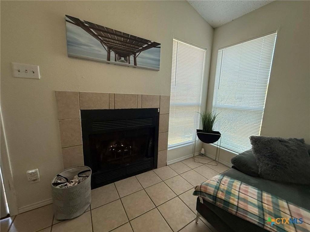 907 Haynes Dr - Photo 6 of 36