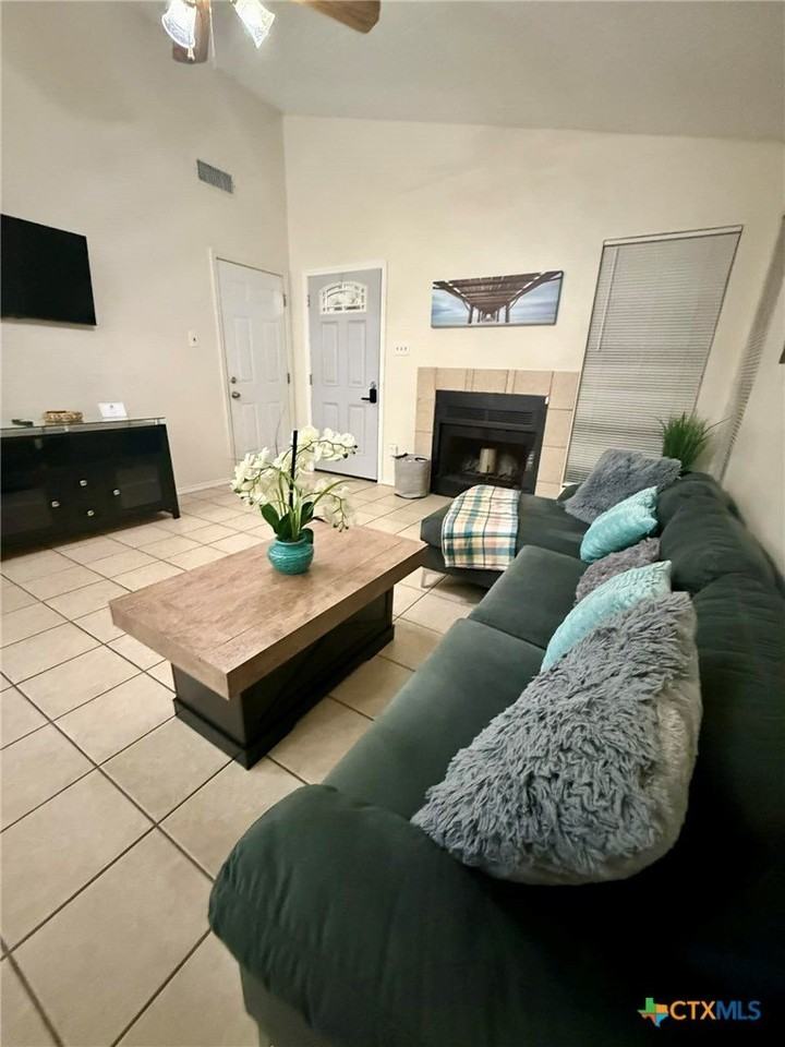 907 Haynes Dr - Photo 7 of 36